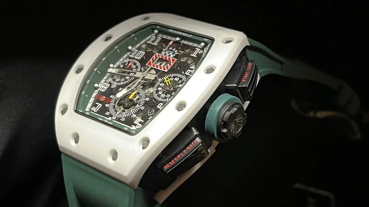 ساعة كرونوغراف هيكلية مقلدة من ريتشارد ميل RM 11-02 Le Mans Classic بسيراميك أبيض وسوار مطاطي أخضر