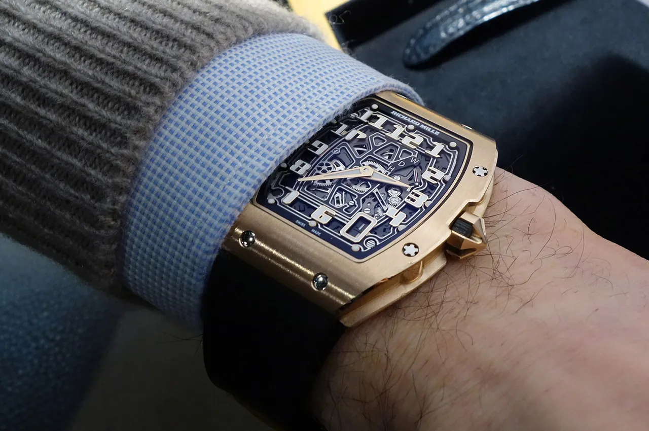 Uso de réplica Richard Mille RM67-01