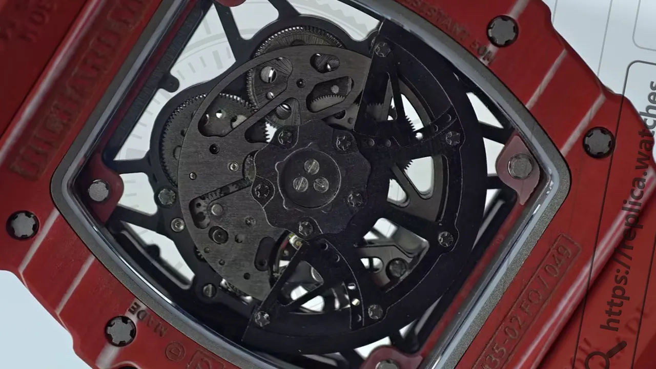 Détail du mouvement automatique de la Richard Mille RM 35-02 Rafael Nadal Red Quartz NTPT Carbon Fiber Super Clone