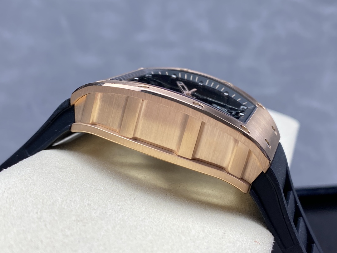 Richard Mille RM035 Americas Edition Rose Gold Case Black Rubber Strap Case Side Detail