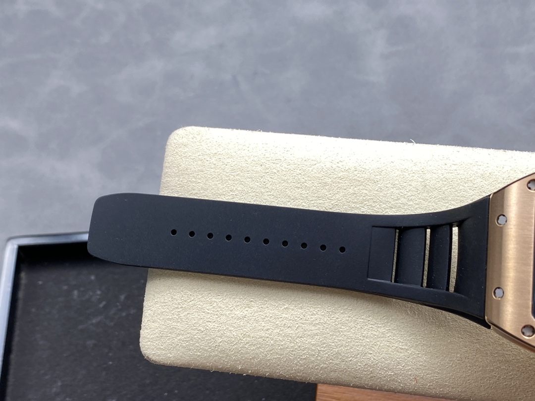 Richard Mille RM035 Americas Edition Rose Gold Case Black Rubber Strap Strap Detail