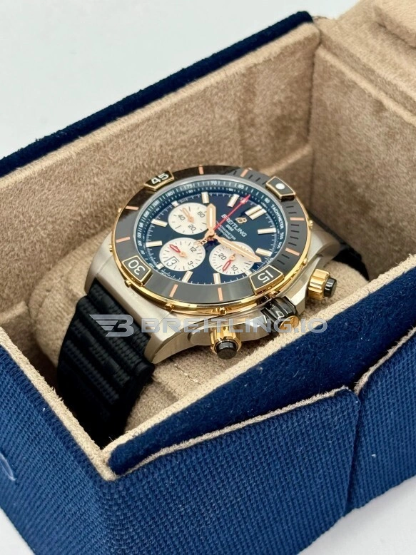 Swiss Breitling Chronomat UB0136251L1S1 Replica 44mm Chronograph With Green Dial And Black Rubber Strap Right View