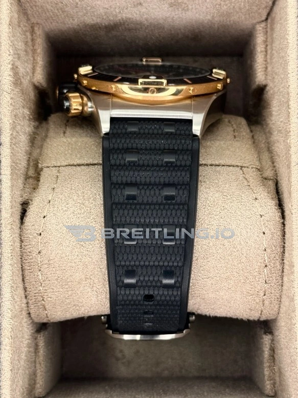 Swiss Breitling Chronomat UB0136251L1S1 Replica 44mm Chronograph With Green Dial And Black Rubber Strap Strap