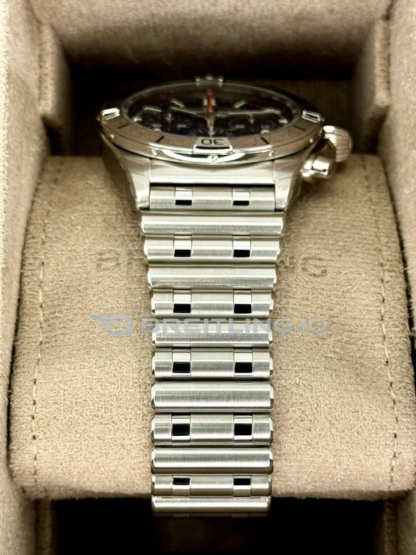 Breitling Chronomat B01 AB0134101L1A1 Replica Green Dial 42mm Swiss Movement Chronograph with 904L Steel Case Strap 2