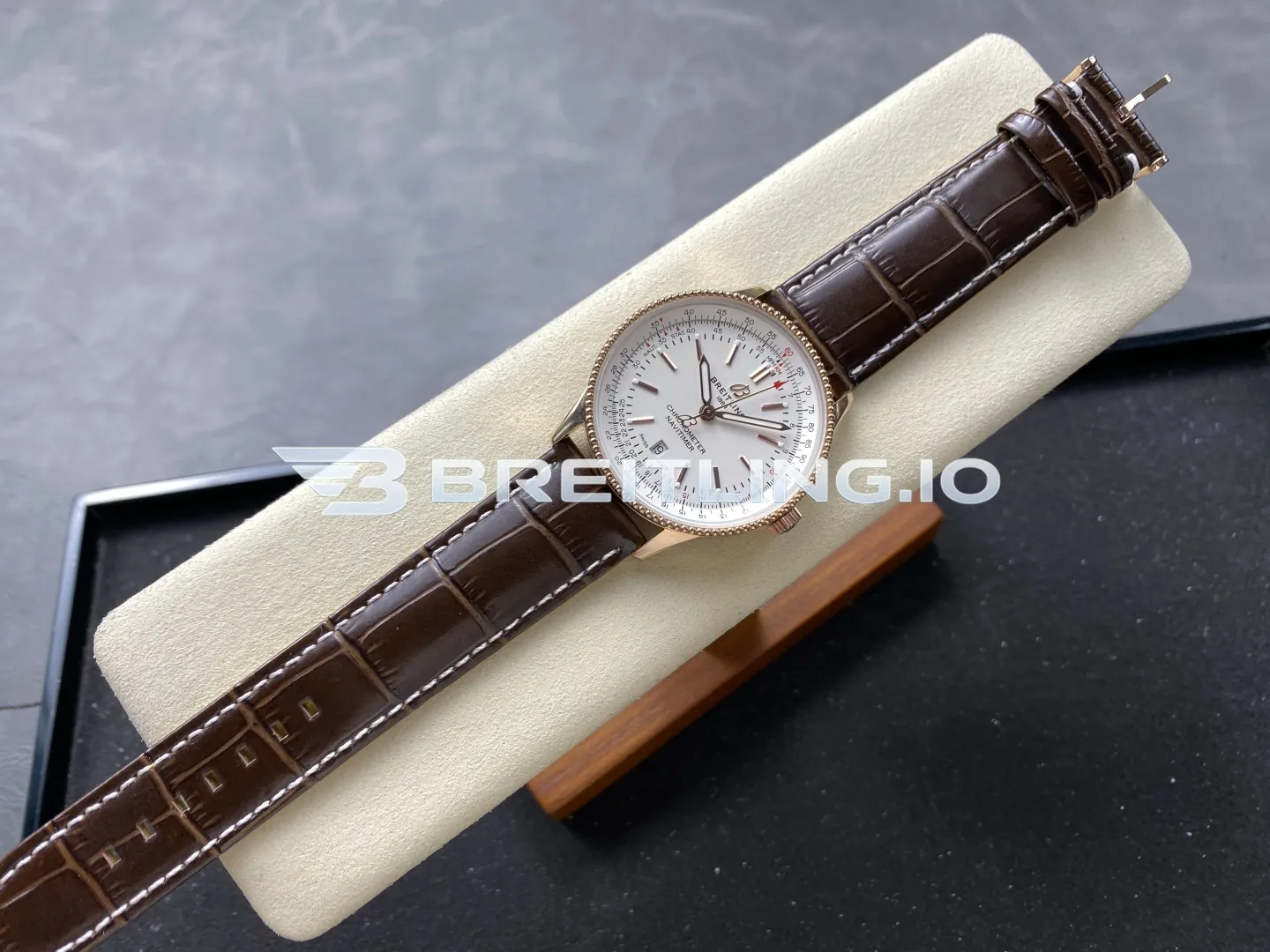 Breitling Navitimer R17326211G1P1 41mm White Dial Rose Gold Knurled Bezel 2824 Movement Replica Dial Detail