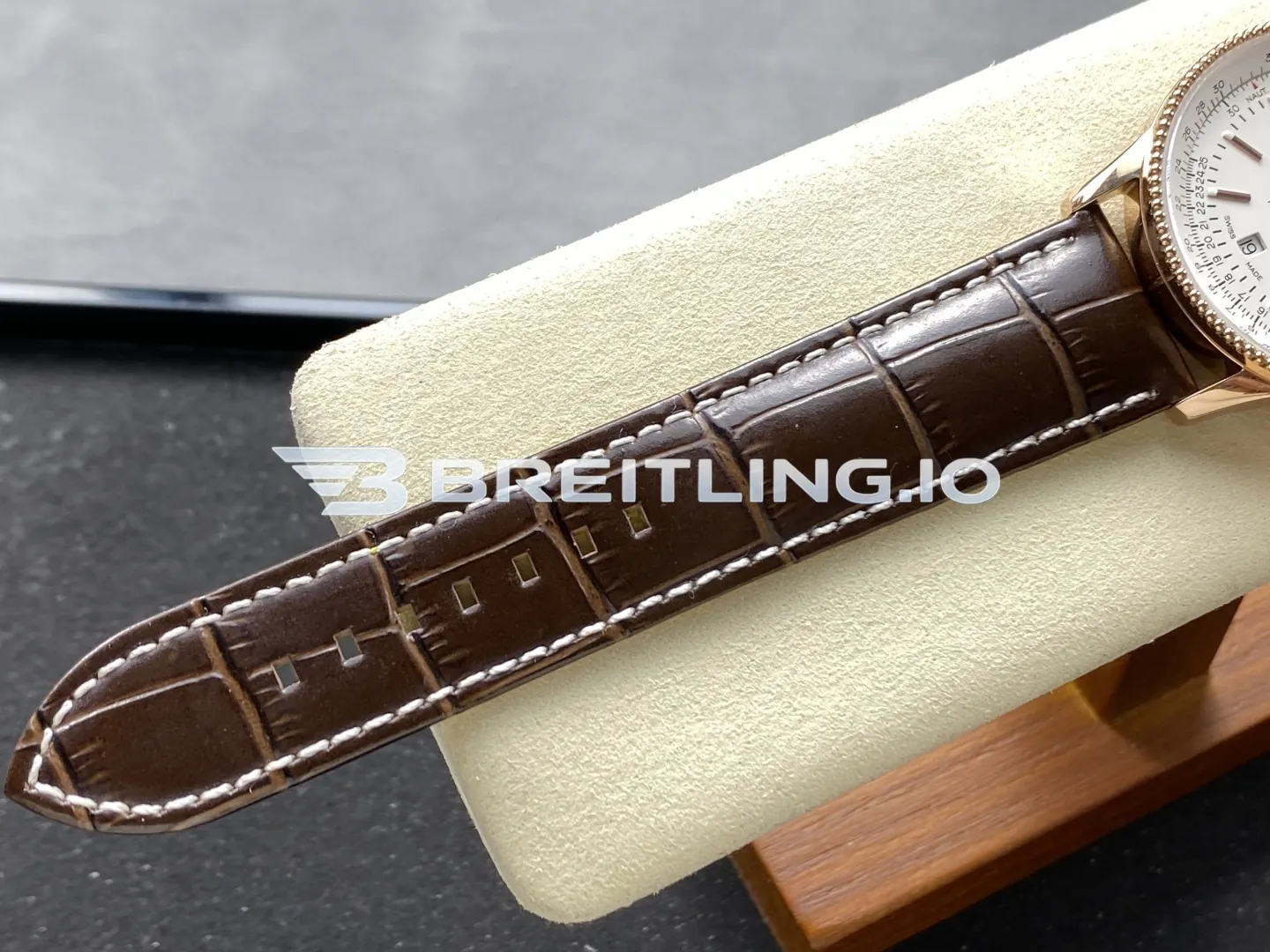 Breitling Navitimer R17326211G1P1 41mm White Dial Rose Gold Knurled Bezel 2824 Movement Replica Strap
