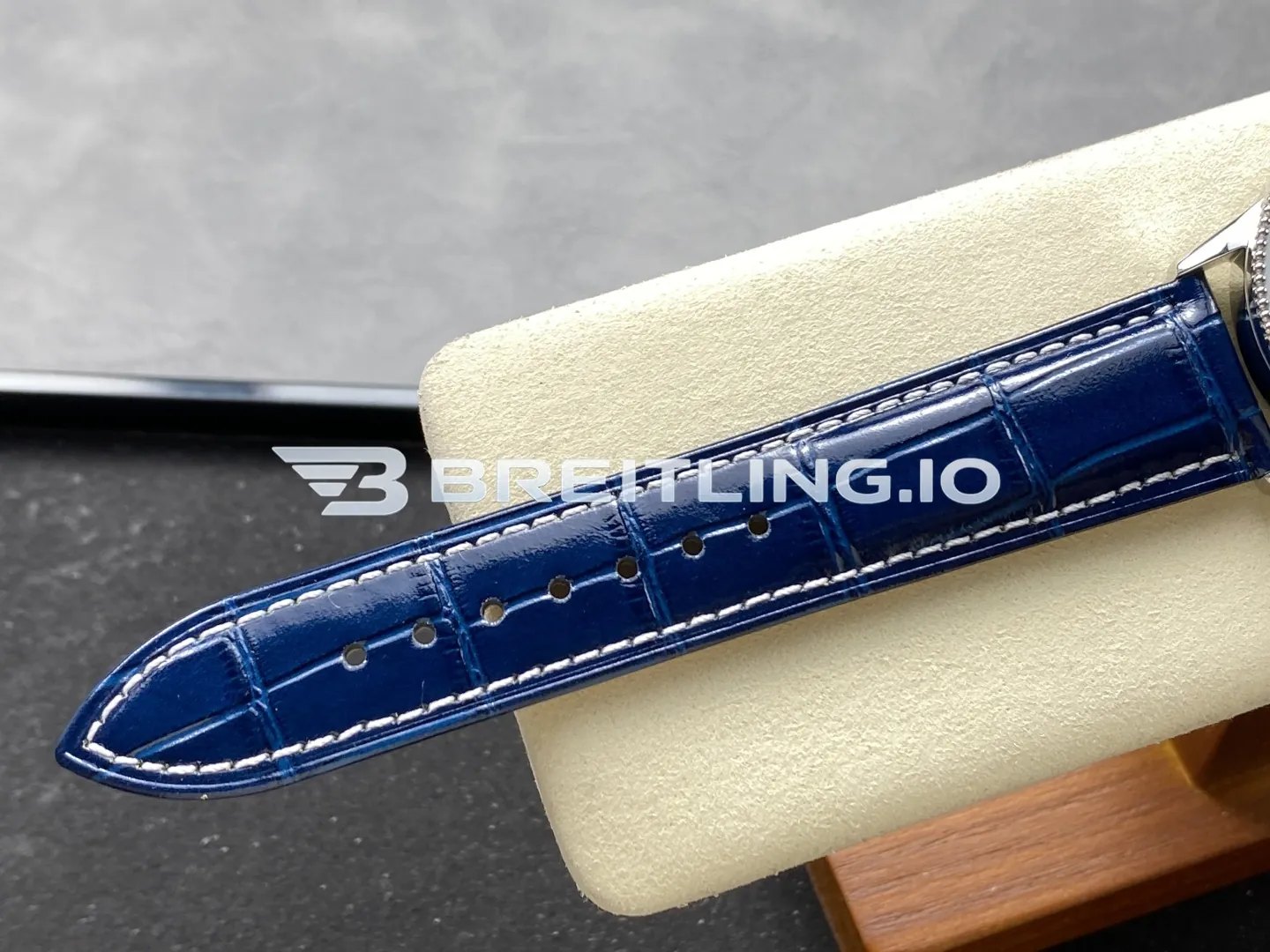 Breitling Navitimer A17325211C1P3 Blue Dial White Outer Scale Silver Beaded Bezel Blue Leather Strap 41mm 2824 Automatic Replica Strap