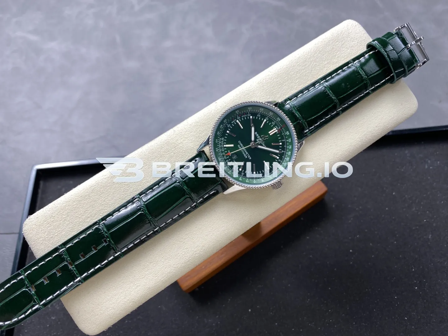 Breitling Navitimer A17326361L1P1 Green Dial Silver Beaded Bezel Green Leather Strap 41mm 2824 Automatic Replica Dial Detail 1