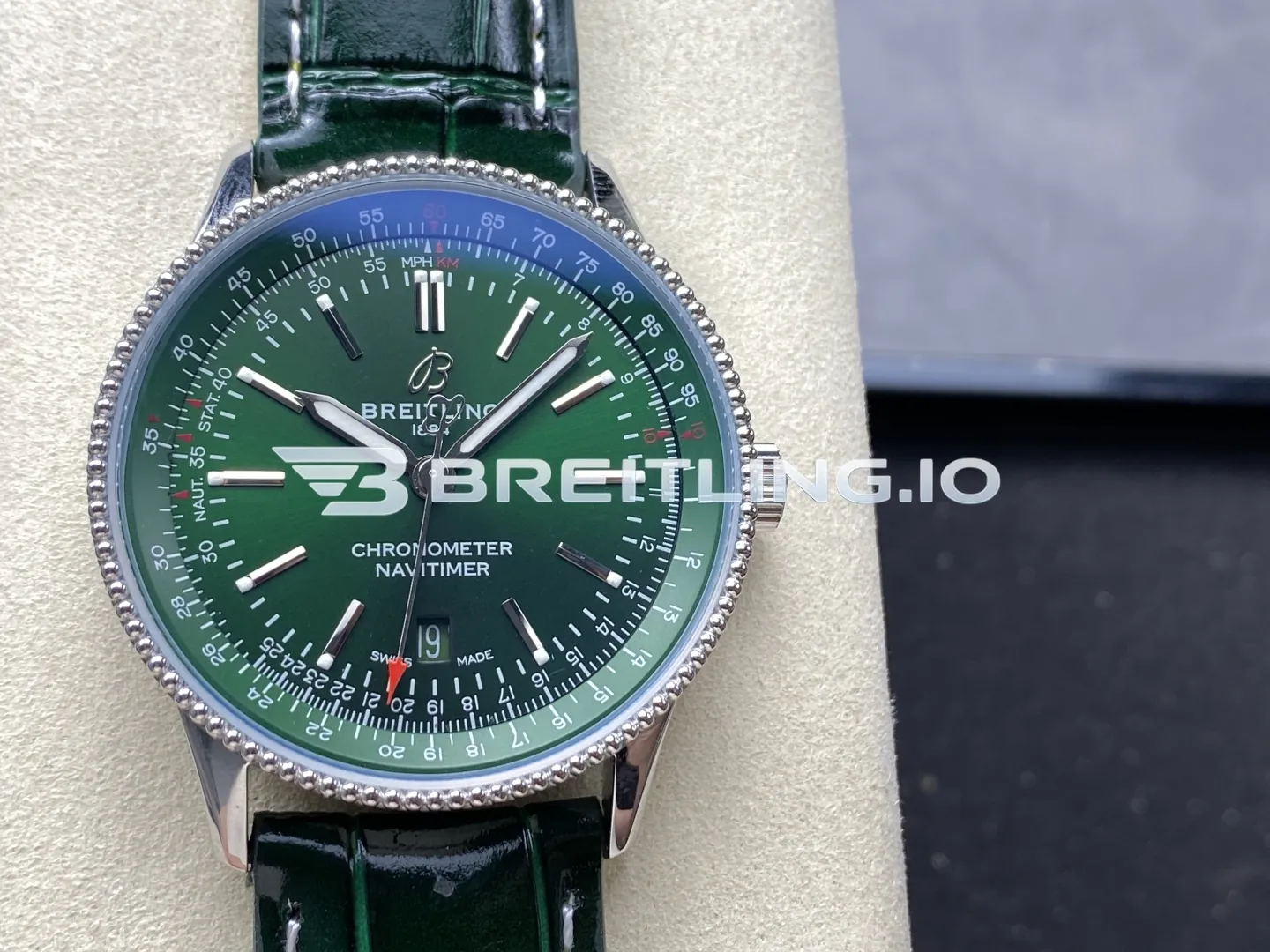 Breitling Navitimer A17326361L1P1 Green Dial Silver Beaded Bezel Green Leather Strap 41mm 2824 Automatic Replica Front View