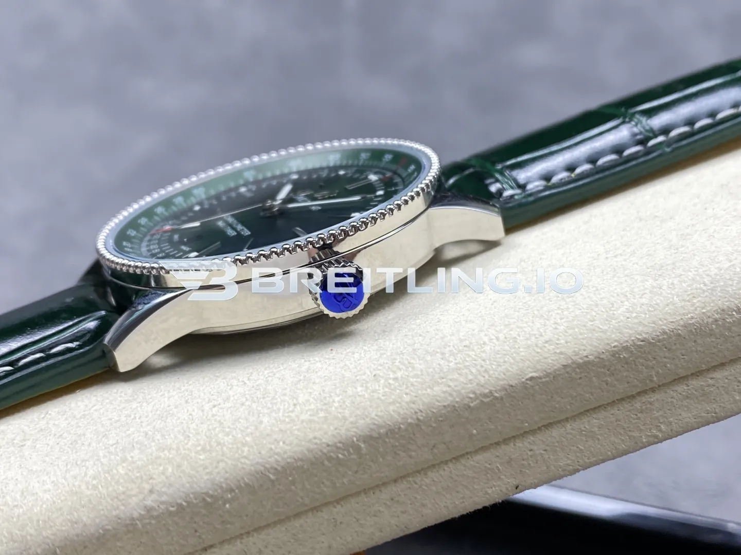 Breitling Navitimer A17326361L1P1 Green Dial Silver Beaded Bezel Green Leather Strap 41mm 2824 Automatic Replica Right View