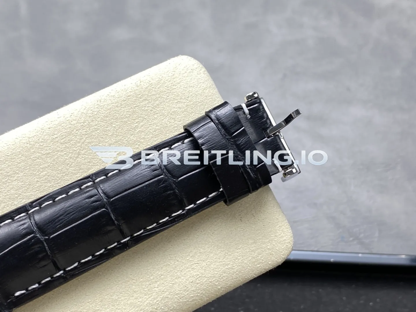Breitling Navitimer A17326211B1P1 Black Dial White Outer Scale Silver Beaded Bezel Black Leather Strap 41mm 2824 Automatic Replica Clasp