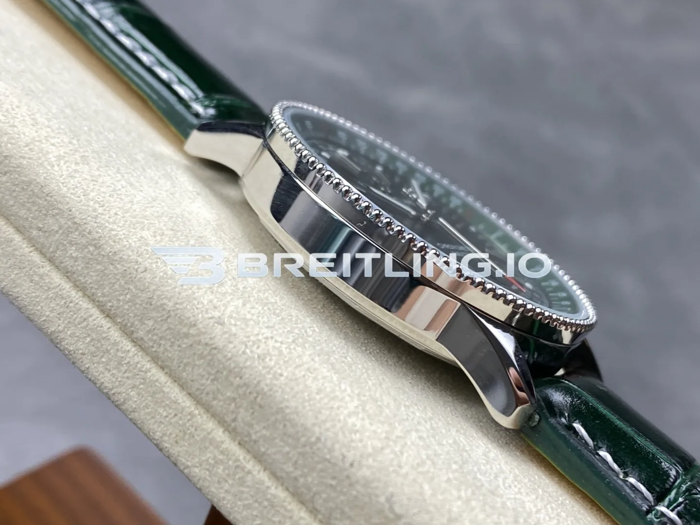 Breitling Navitimer A17326361L1P1 Green Dial Silver Beaded Bezel Green Leather Strap 41mm 2824 Automatic Replica Left View