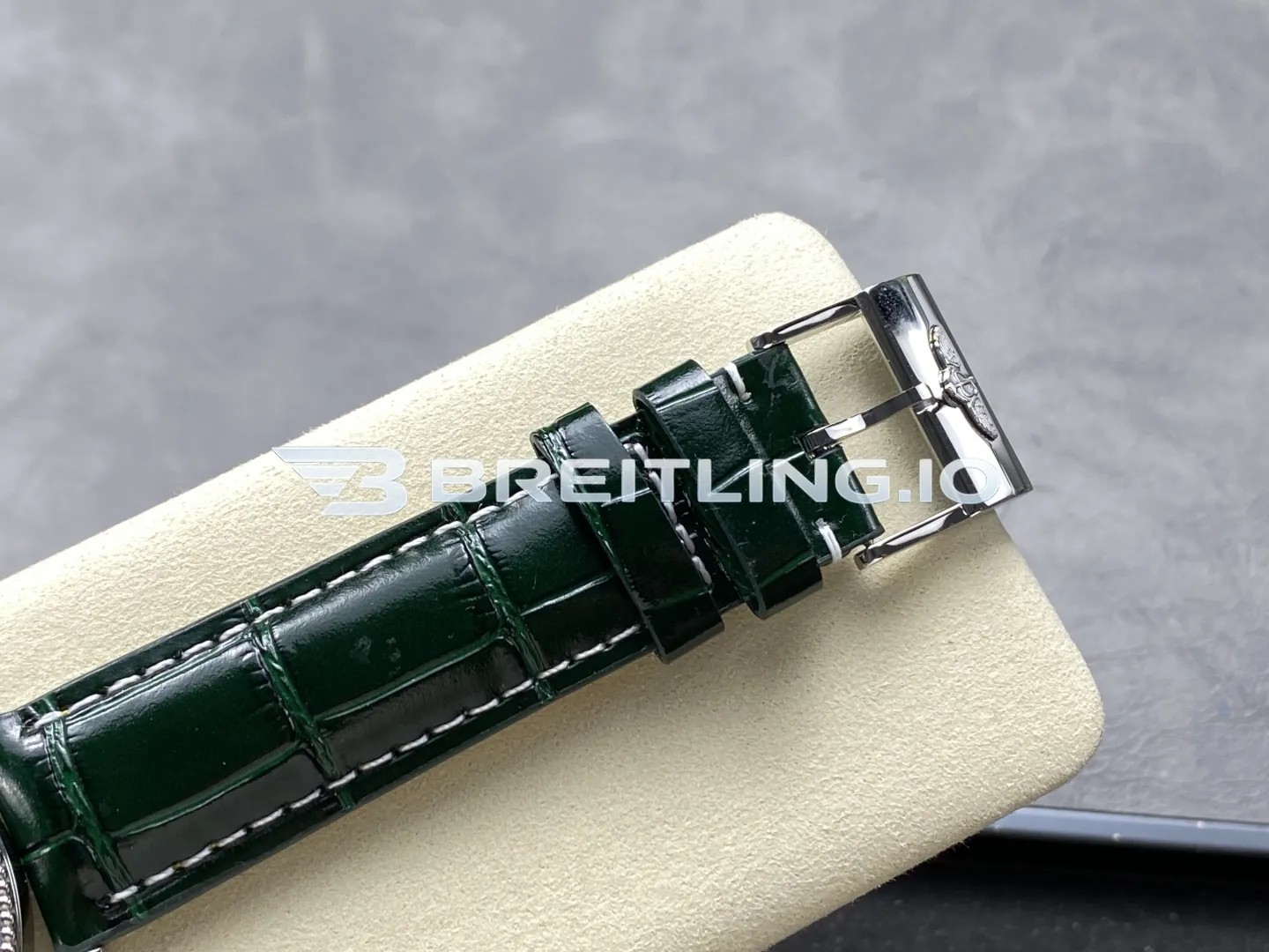 Breitling Navitimer A17326361L1P1 Green Dial Silver Beaded Bezel Green Leather Strap 41mm 2824 Automatic Replica Clasp