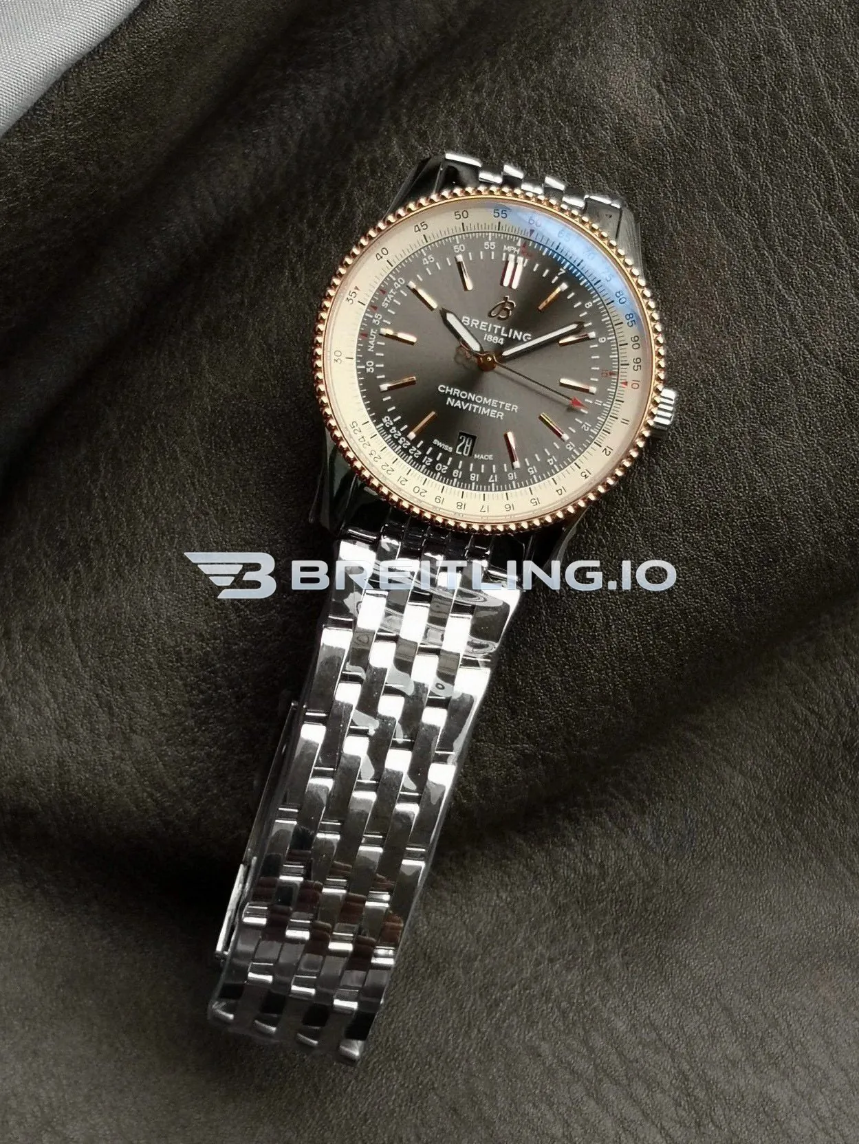 Breitling Navitimer U17326211M1A1 41mm Matte Gunmetal Dial Rose Gold Beaded Bezel Stainless Steel Bracelet Seagull 2824 Automatic Replica Side View 1