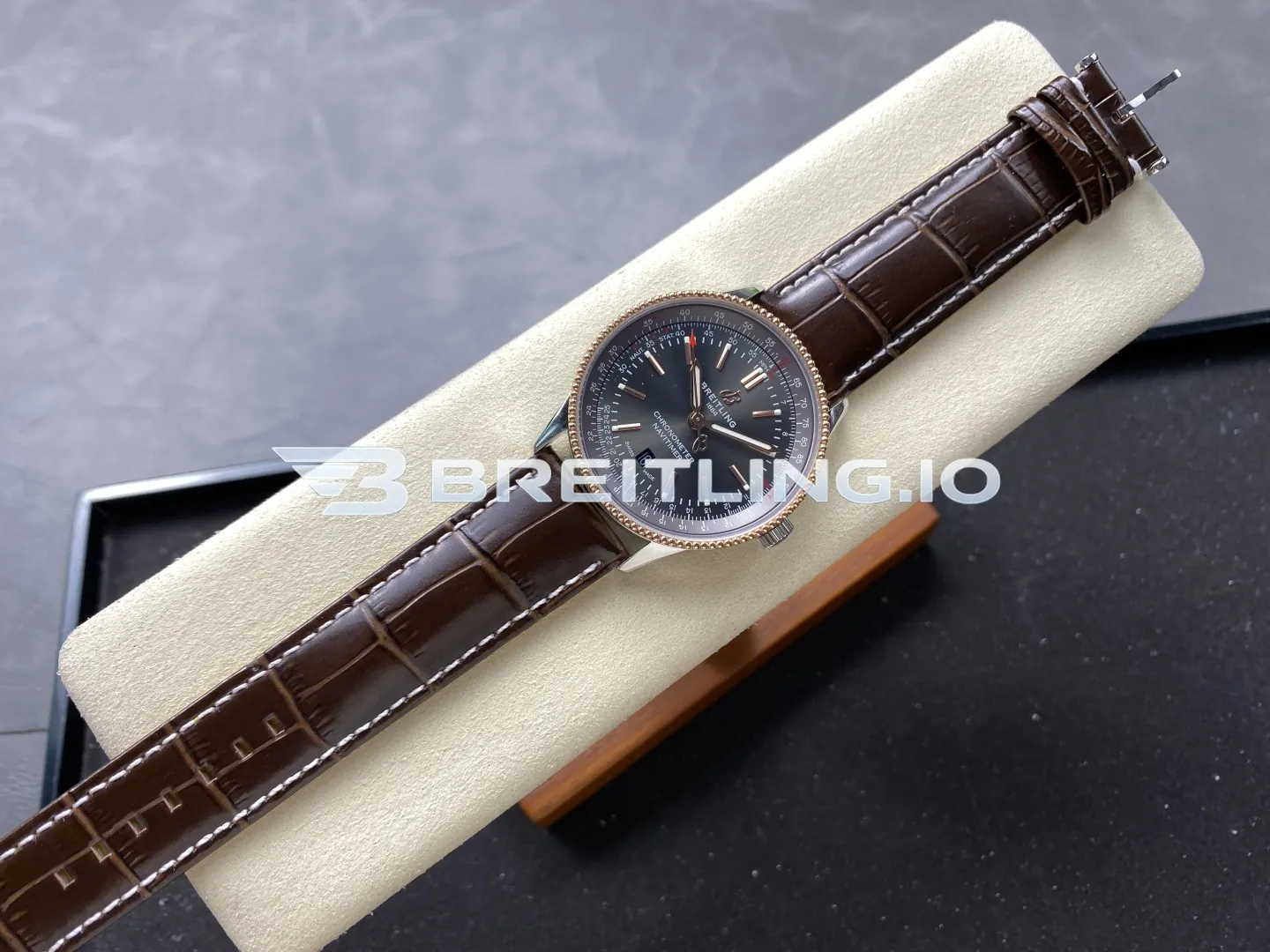 Breitling Navitimer U17326121M1P1 41mm Dark Grey Dial 18K Rose Gold Bezel Two-Tone Steel Super Clone Side View