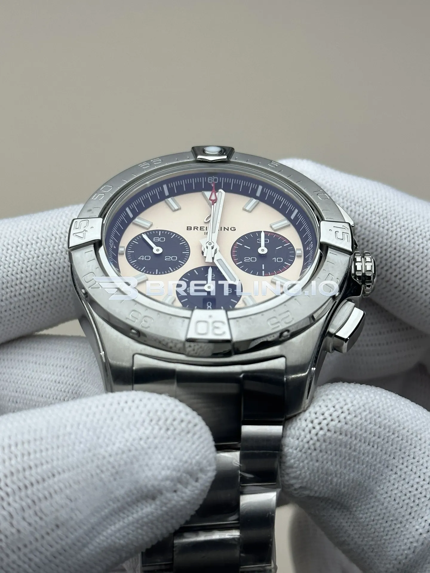 Breitling Avenger Chronograph B01 44mm AB0147101A1A1 Cream Sand Dial Brushed Satin Stainless Steel Bezel Super Clone Dial Detail 1