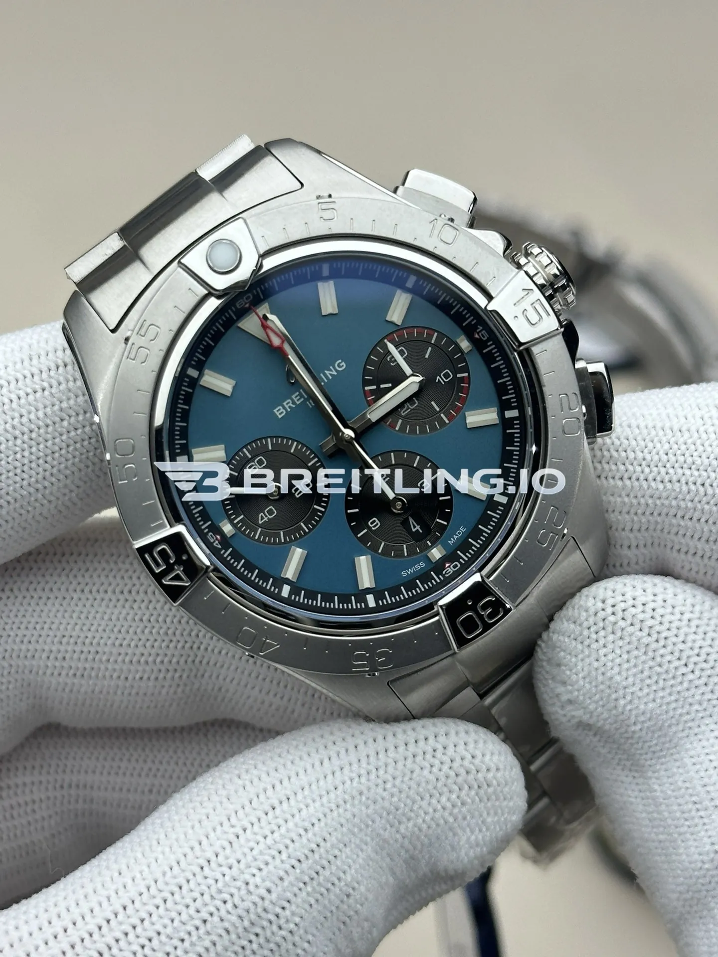 Breitling Avenger Chronograph B01 44mm AB0147101C1A1 Blue Dial Brushed Satin Stainless Steel Bezel Super Clone Side View 1