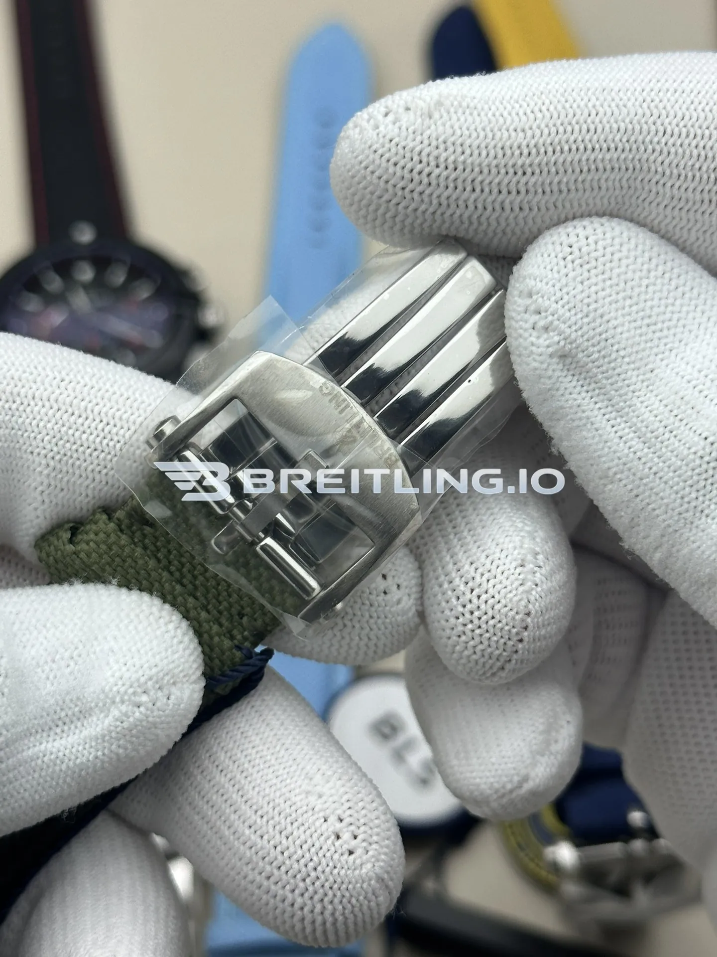 Breitling Avenger Chronograph 44 AB0147101L1X1 Green Dial Brushed Stainless Steel Bezel Army Green Fabric Strap Replica Clasp