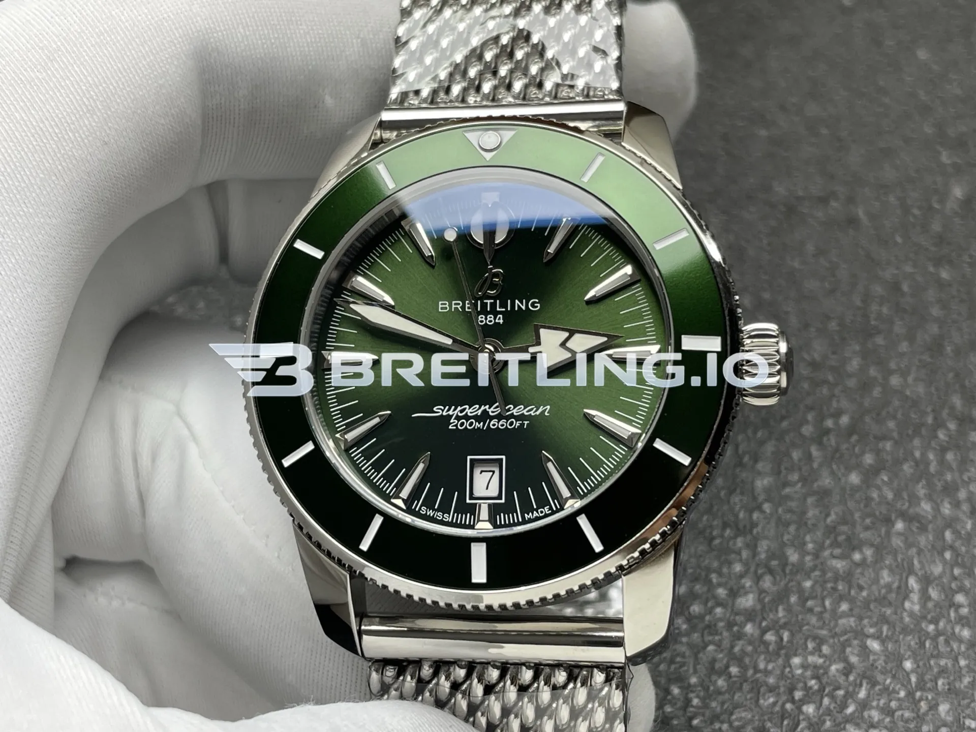 Breitling Superocean Heritage AB3111361L1A1 42mm Gradient Green Sunburst Dial Polished Stainless Steel Green Ceramic Bezel Replica Side View