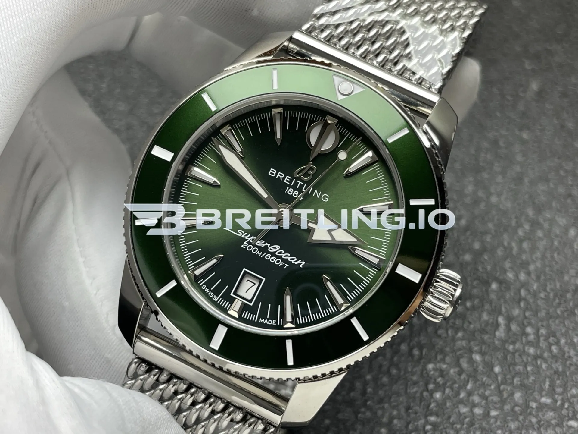 Breitling Superocean Heritage AB3111361L1A1 42mm Gradient Green Sunburst Dial Polished Stainless Steel Green Ceramic Bezel Replica Dial Detail 2