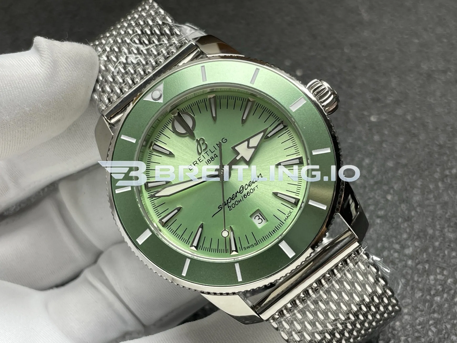 Breitling Superocean Heritage A10390361L1A1 36mm Mint Green Sunburst Dial Polished Stainless Steel Green Ceramic Bezel Replica Side View 1