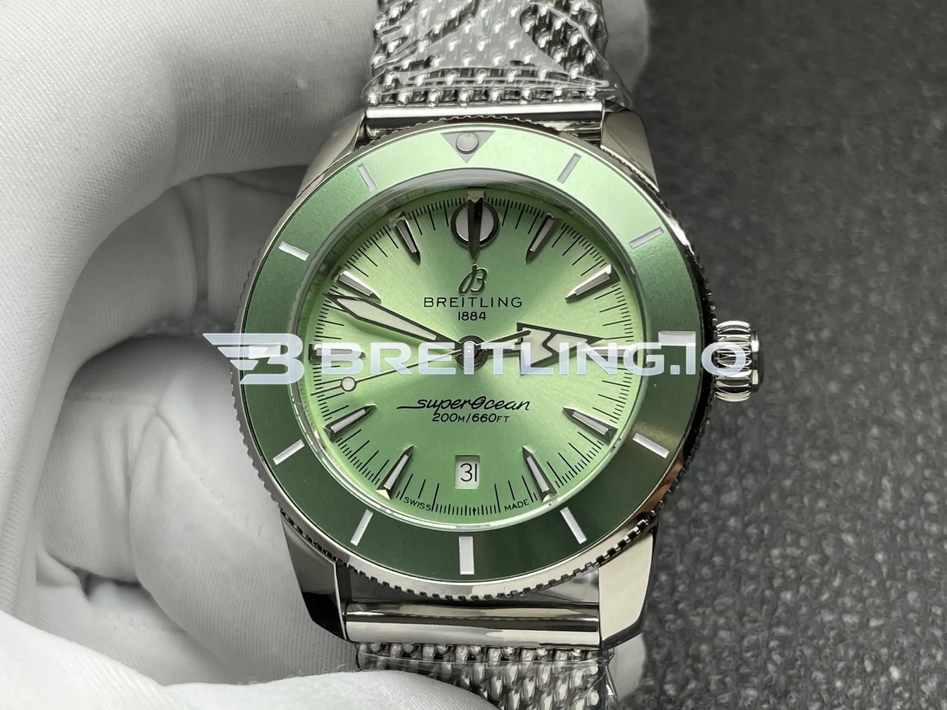 Breitling Superocean Heritage A10390361L1A1 36mm Mint Green Sunburst Dial Polished Stainless Steel Green Ceramic Bezel Replica Dial Detail
