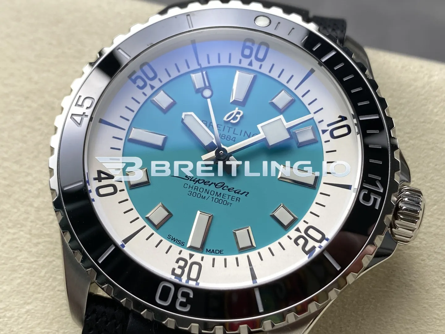 Breitling Superocean A17376211L2S1 44mm Turquoise Sunburst Dial White Inner Minute Track Black Ceramic Bezel Replica Dial Detail 2