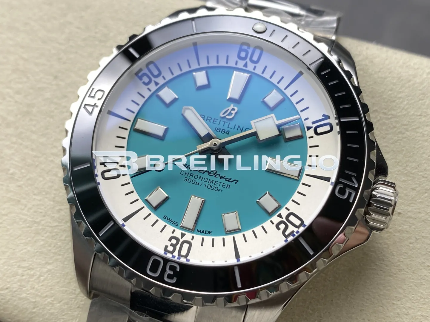Breitling Superocean A17376211L2A1 44mm Turquoise Sunburst Dial White Inner Minute Track Black Ceramic Bezel Replica Dial Detail 2