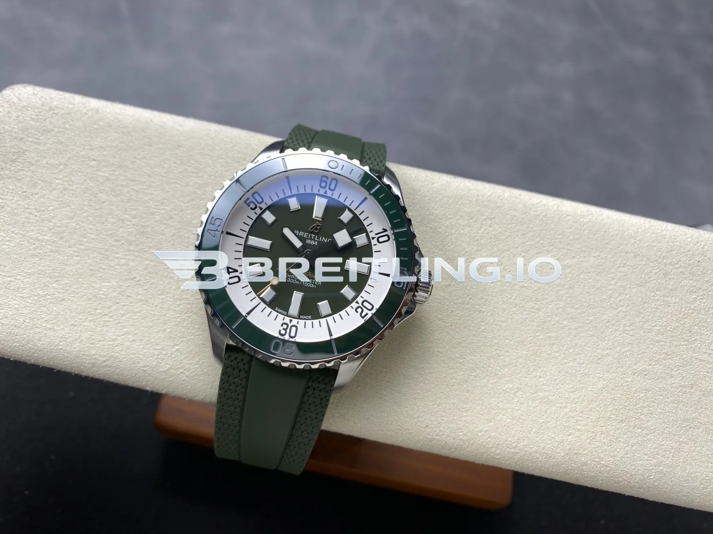 Breitling Superocean A17376A31L1S1 44mm Military Green Sunburst Dial White Inner Minute Track Green Ceramic Bezel Replica Side View 2