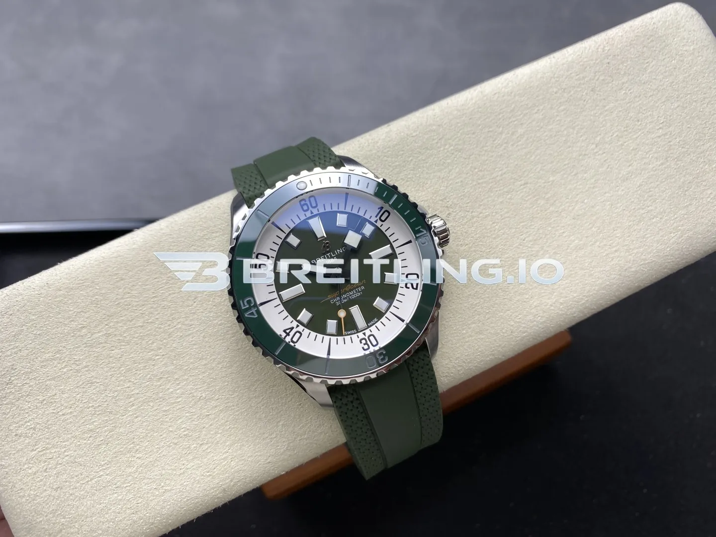 Breitling Superocean A17376A31L1S1 44mm Military Green Sunburst Dial White Inner Minute Track Green Ceramic Bezel Replica Side View 1
