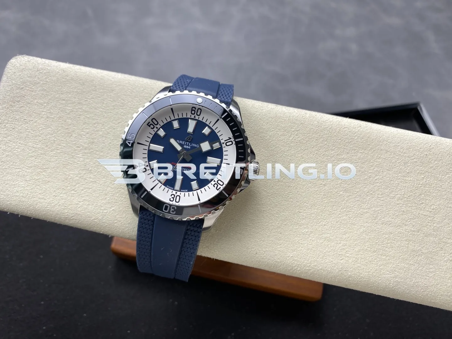 Breitling Superocean A17376211C1S1 44mm Deep Navy Blue Sunburst Dial White Inner Minute Track Black Ceramic Bezel Replica Side View 2