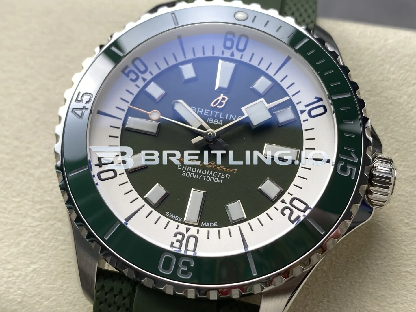 Breitling Superocean A17376A31L1S1 44mm Military Green Sunburst Dial White Inner Minute Track Green Ceramic Bezel Replica Dial Detail 2