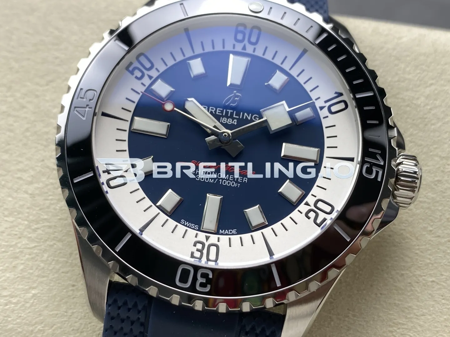 Breitling Superocean A17376211C1S1 44mm Deep Navy Blue Sunburst Dial White Inner Minute Track Black Ceramic Bezel Replica Dial Detail 2