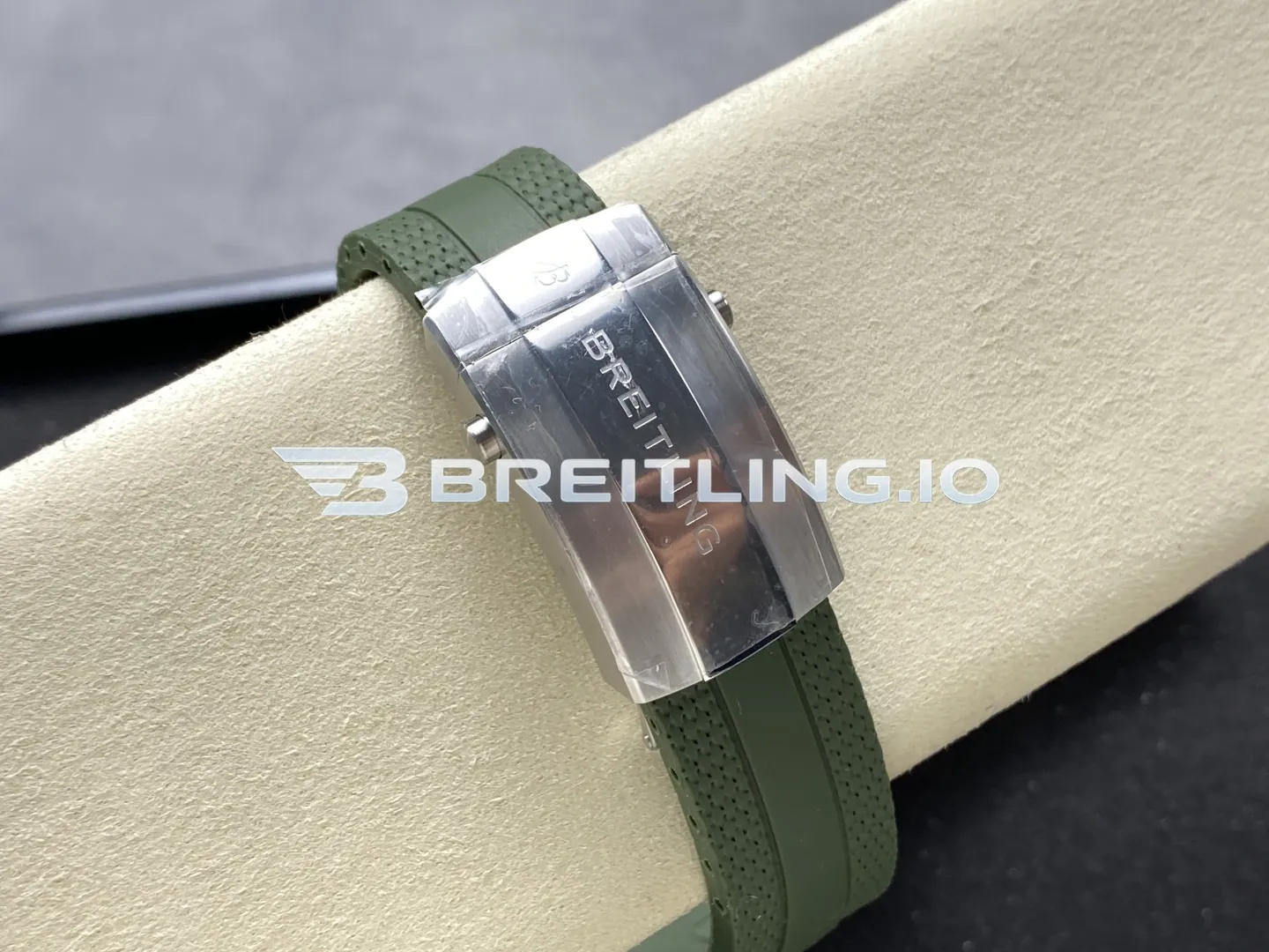 Breitling Superocean A17376A31L1S1 44mm Military Green Sunburst Dial White Inner Minute Track Green Ceramic Bezel Replica Strap And Clasp