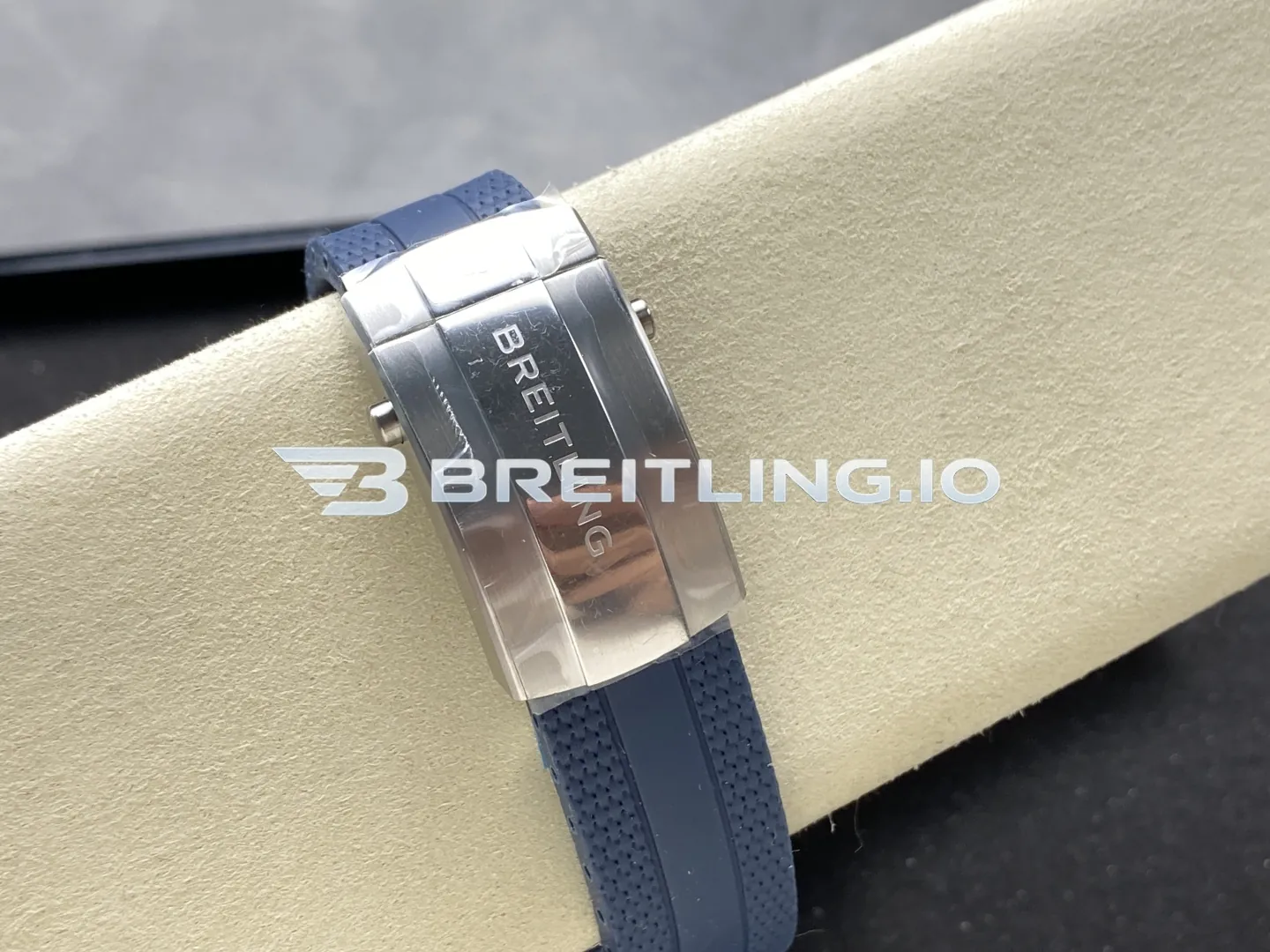 Breitling Superocean A17376211C1S1 44mm Deep Navy Blue Sunburst Dial White Inner Minute Track Black Ceramic Bezel Replica Strap And Clasp