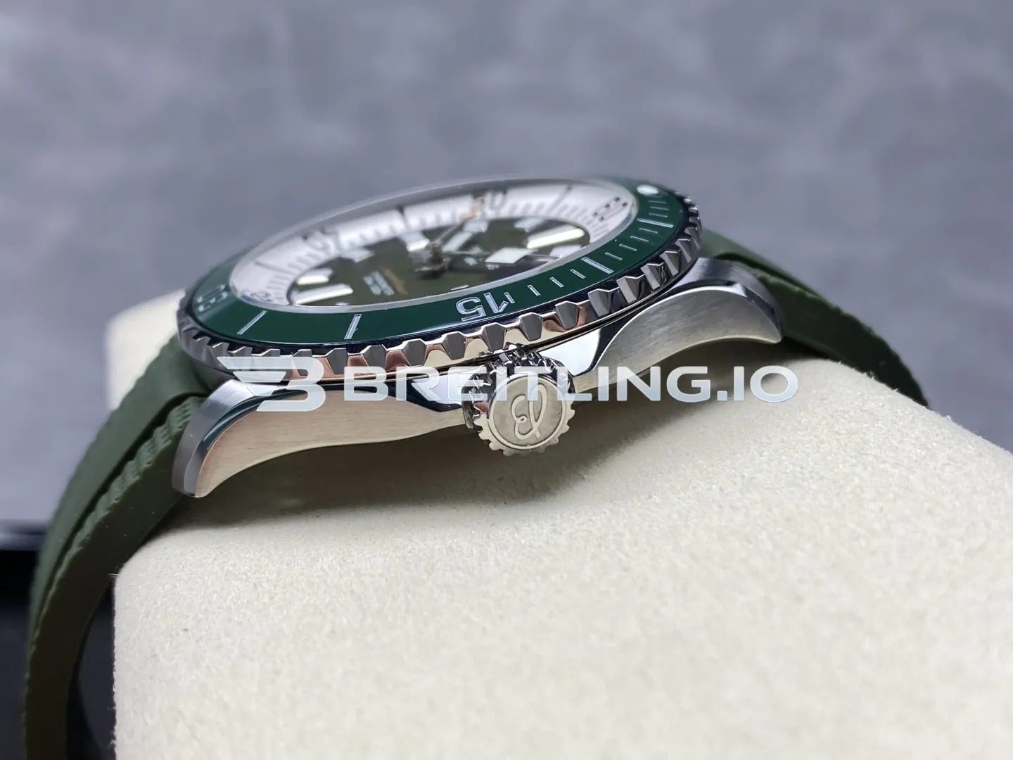 Breitling Superocean A17376A31L1S1 44mm Military Green Sunburst Dial White Inner Minute Track Green Ceramic Bezel Replica Right View