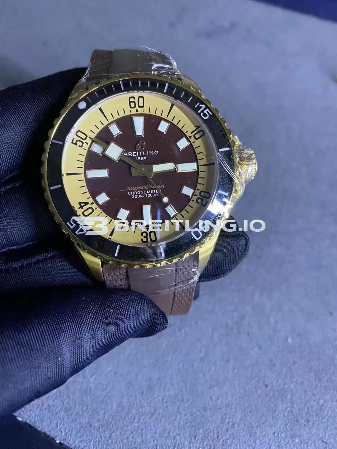 Breitling Superocean N17376201Q1S1 44mm Chocolate Brown Sunburst Dial Solid Black Ceramic Bezel Replica Dial Detail 2
