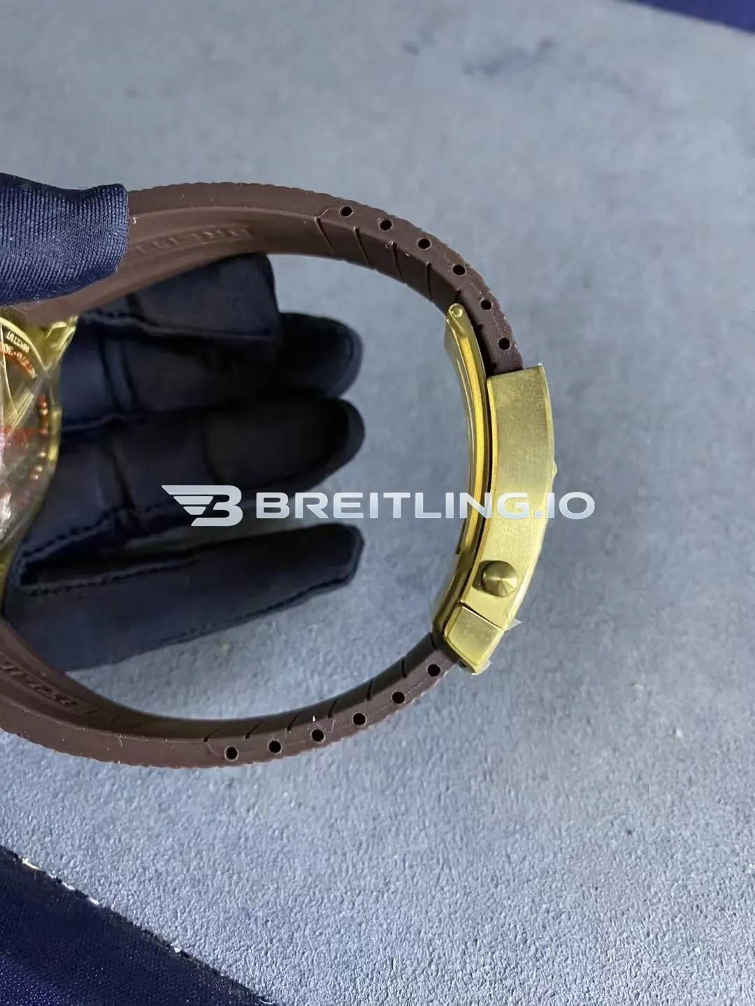 Breitling Superocean N17376201Q1S1 44mm Chocolate Brown Sunburst Dial Solid Black Ceramic Bezel Replica Strap And Clasp
