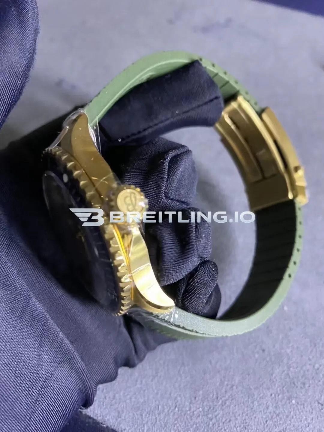 Breitling Superocean N17375201L1S1 42mm Military Green Sunburst Dial Solid 18K Yellow Gold Case Black Ceramic Bezel Replica Left View