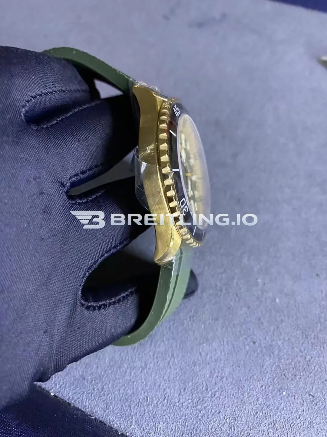 Breitling Superocean N17375201L1S1 42mm Military Green Sunburst Dial Solid 18K Yellow Gold Case Black Ceramic Bezel Replica Right View
