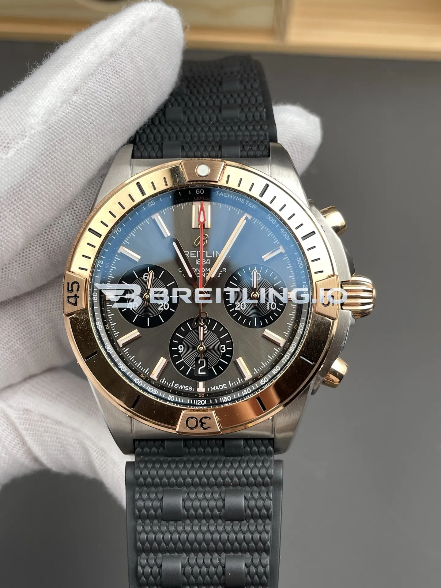 Breitling Chronomat B01 42 UB0134101B1S1 Grey Sunburst Chronograph Dial Two-Tone Rose Gold Stainless Steel Bezel Replica Dial Detail 1