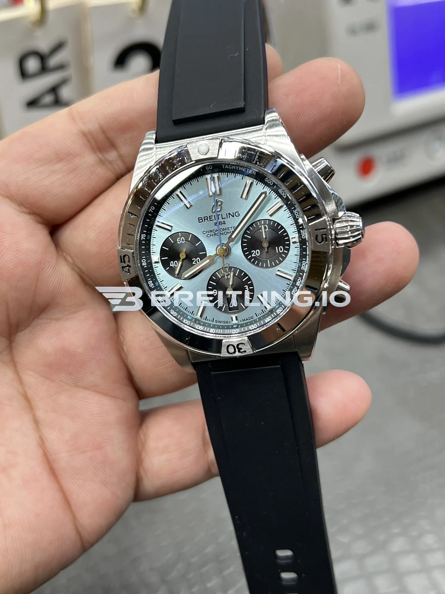 Breitling Chronomat PB0134101C1S1 42mm Ice Blue Sunburst Chronograph Dial Polished Platinum Bezel Replica Dial Detail 4