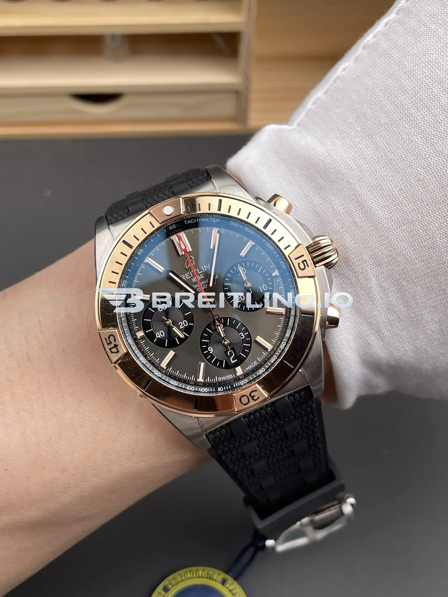 Breitling Chronomat B01 42 UB0134101B1S1 Grey Sunburst Chronograph Dial Two-Tone Rose Gold Stainless Steel Bezel Replica Dial Detail 2