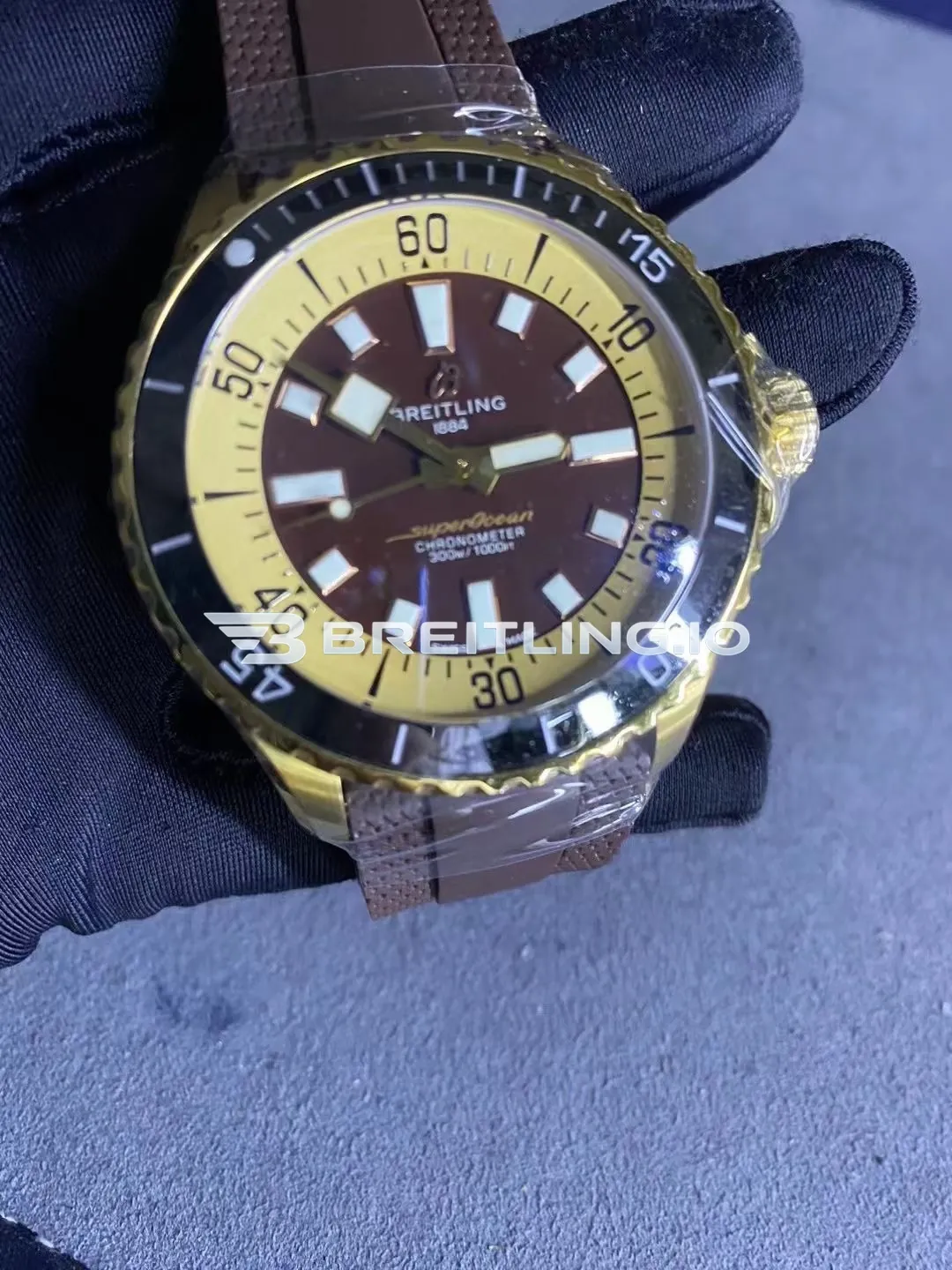 Breitling Superocean N17376201Q1S1 44mm Chocolate Brown Sunburst Dial Solid Black Ceramic Bezel Replica Dial Detail 1