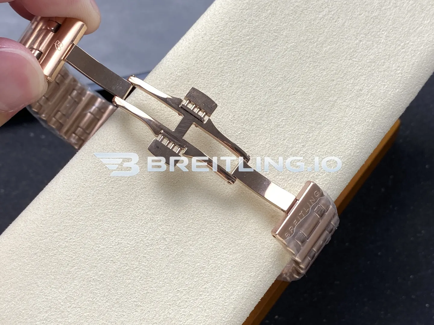 Breitling Chronomat R10380101A1R1 36mm White Sunburst Single Date Dial Solid 18K Rose Gold Polished Case Replica Clasp
