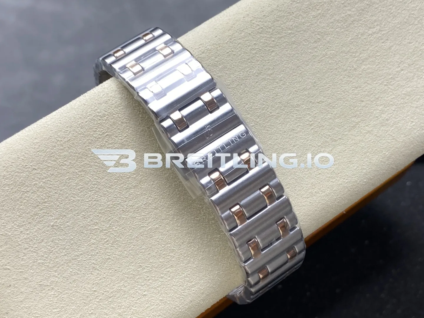 Breitling Chronomat U77310591A2U1 32mm White Mother-of-Pearl Diamond Hour Markers Two-Tone Steel & Rose Gold Diamond Bezel Replica Strap And Clasp