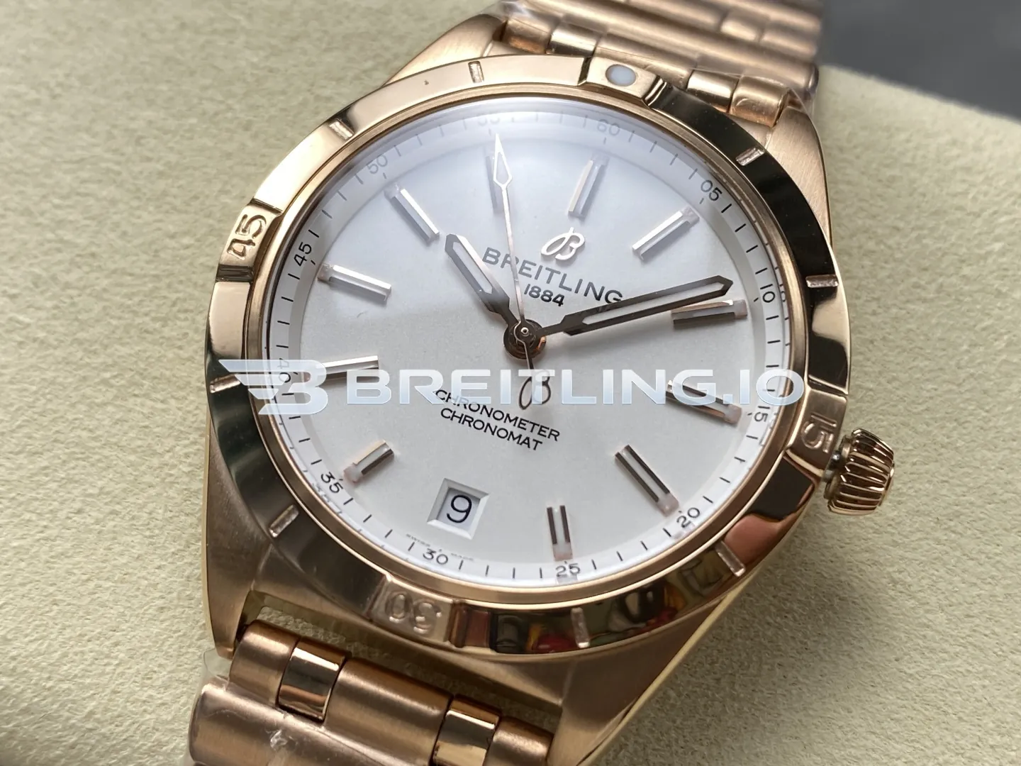 Breitling Chronomat R10380101A1R1 36mm White Sunburst Single Date Dial Solid 18K Rose Gold Polished Case Replica Dial Detail 2