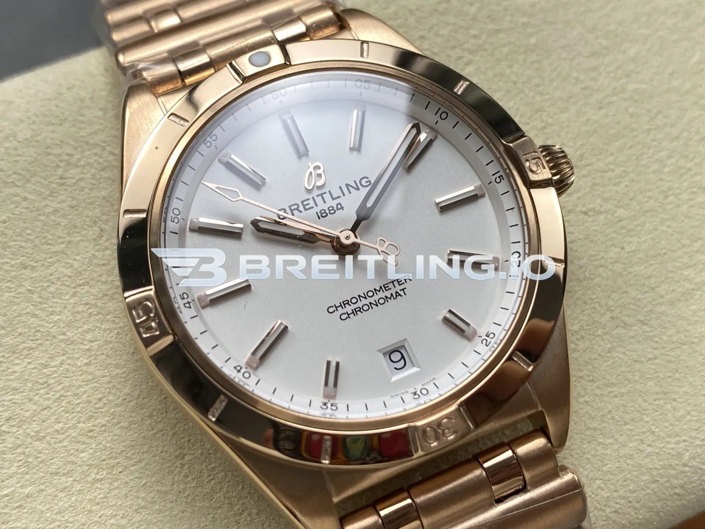 Breitling Chronomat R10380101A1R1 36mm White Sunburst Single Date Dial Solid 18K Rose Gold Polished Case Replica Dial Detail 1