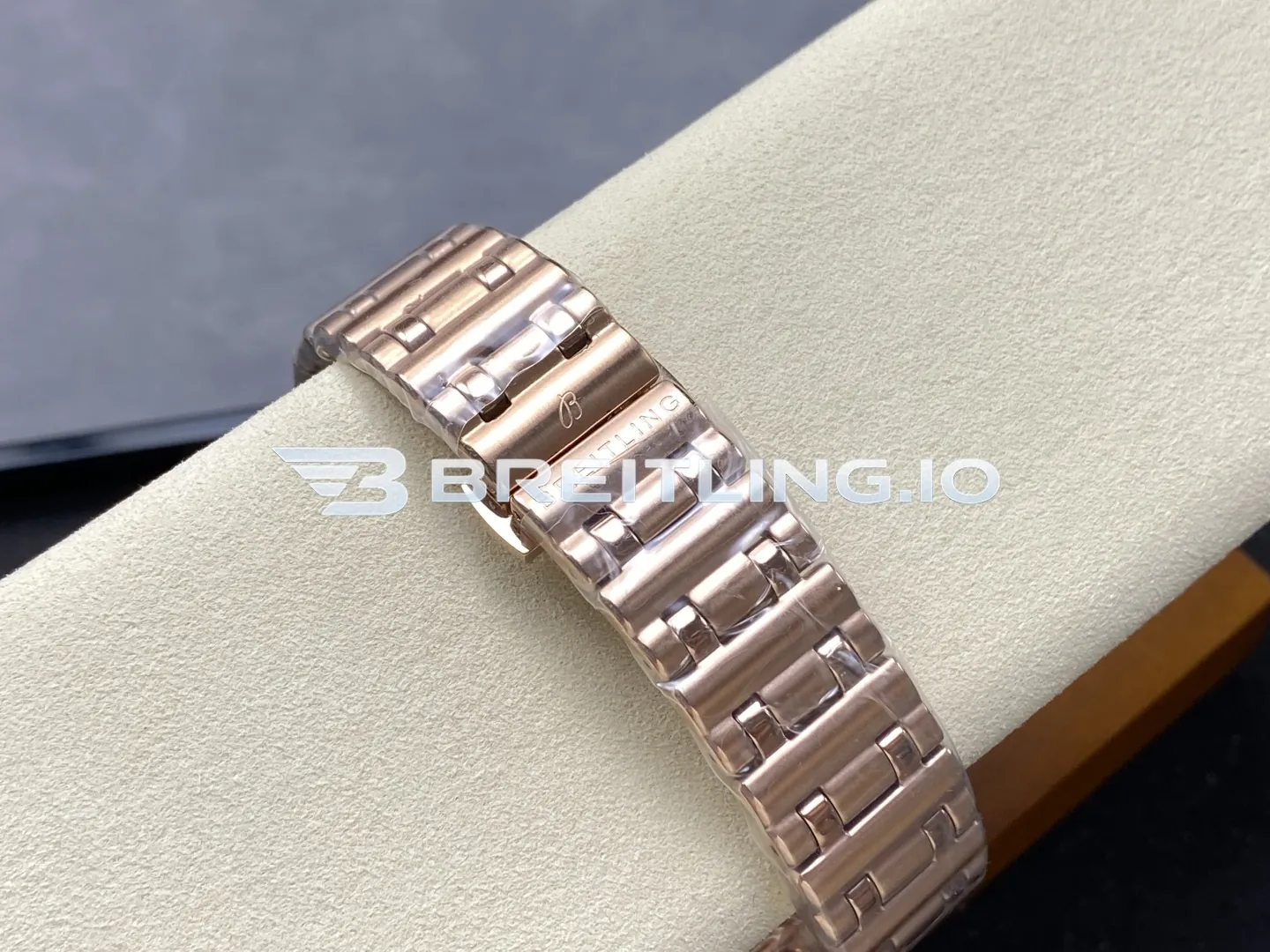 Breitling Chronomat R10380101A1R1 36mm White Sunburst Single Date Dial Solid 18K Rose Gold Polished Case Replica Strap And Clasp