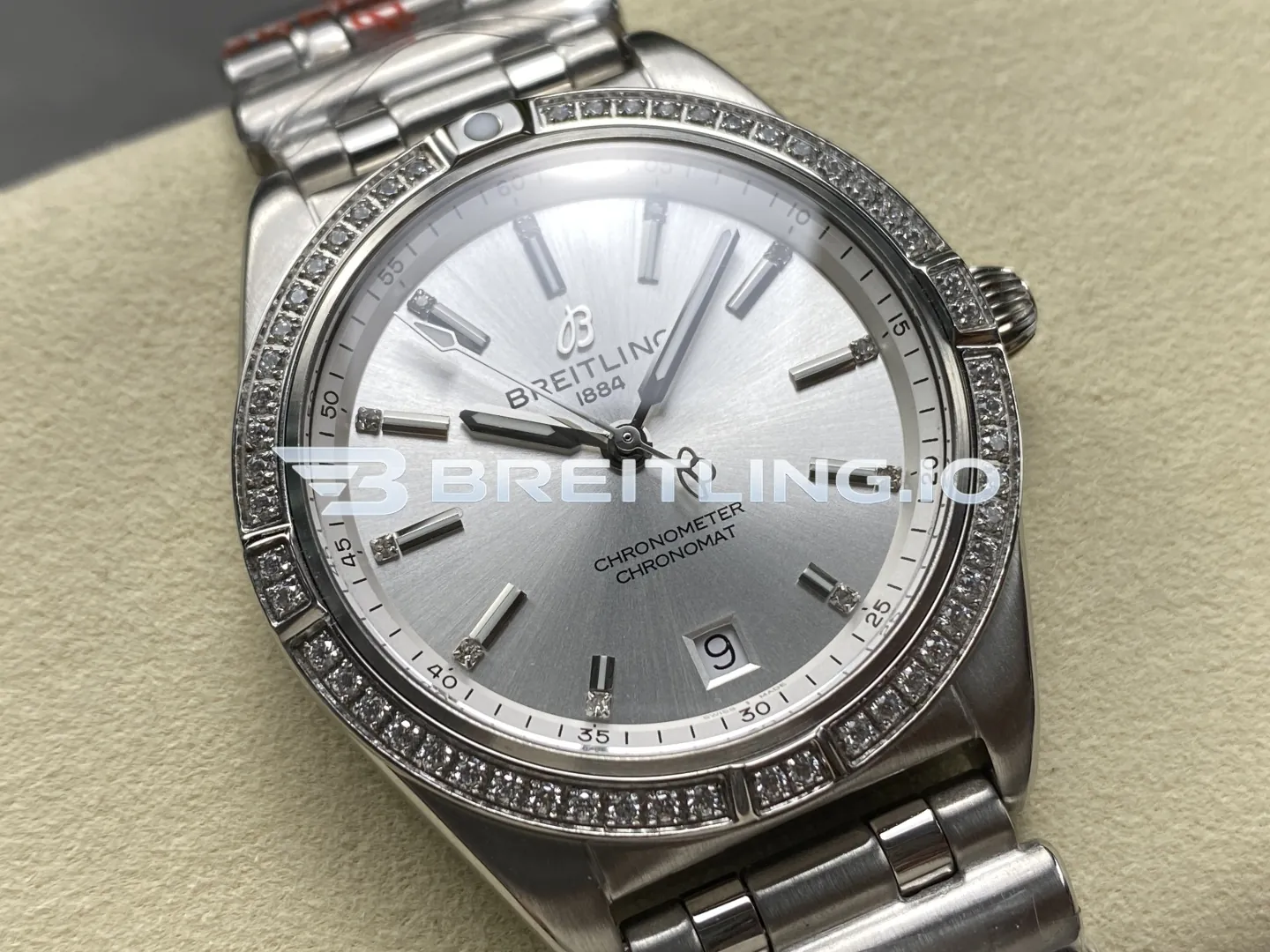 Breitling Chronomat A77310591A1A1 32mm Silver Sunburst Dial Diamond Brushed Polished Solid Stainless Steel Bezel Replica Dial Detail 1
